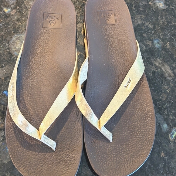 Reef Metallic Gold Women's Flip Flops Size 11 - Picture 1 of 2